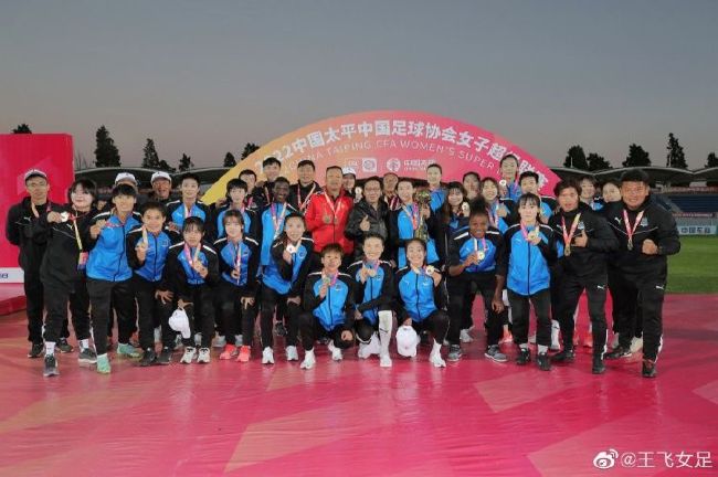 ;金杞奖评委会阵容由影视界知名、专业人士构成，其中，黑子、王姬等作为评委会委员代表发言，在确保;金杞奖专业性与权威性的同时，更加凸显了本届互联网电影节;金杞奖的水准和高度